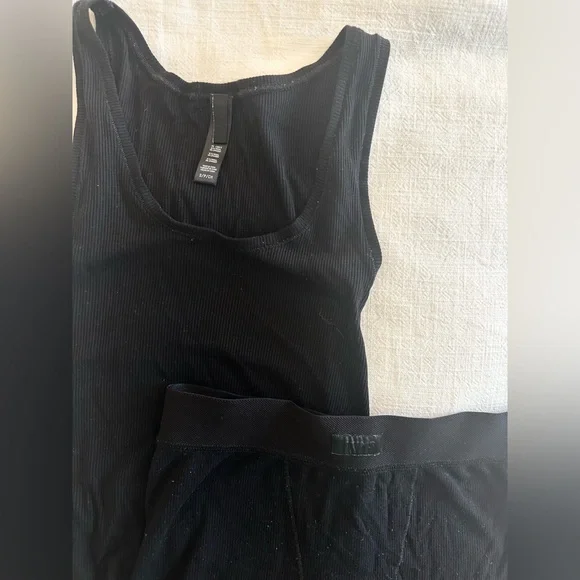 Skims Soft Lounge Tank & Boxer Set - Picture 5 of 5